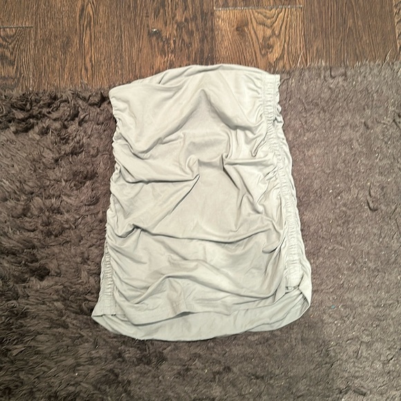 Light Green tight skirt. Very ruffled - Picture 1 of 3